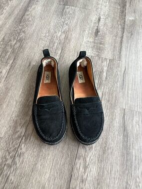 Women’s Ugg Leather Loafer 8